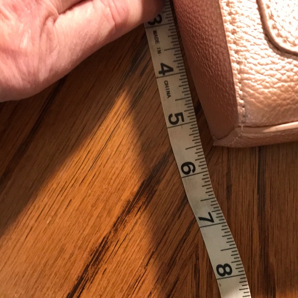 Just Fab NWOT Metallic crossbody Never Worn - Picture 3 of 6